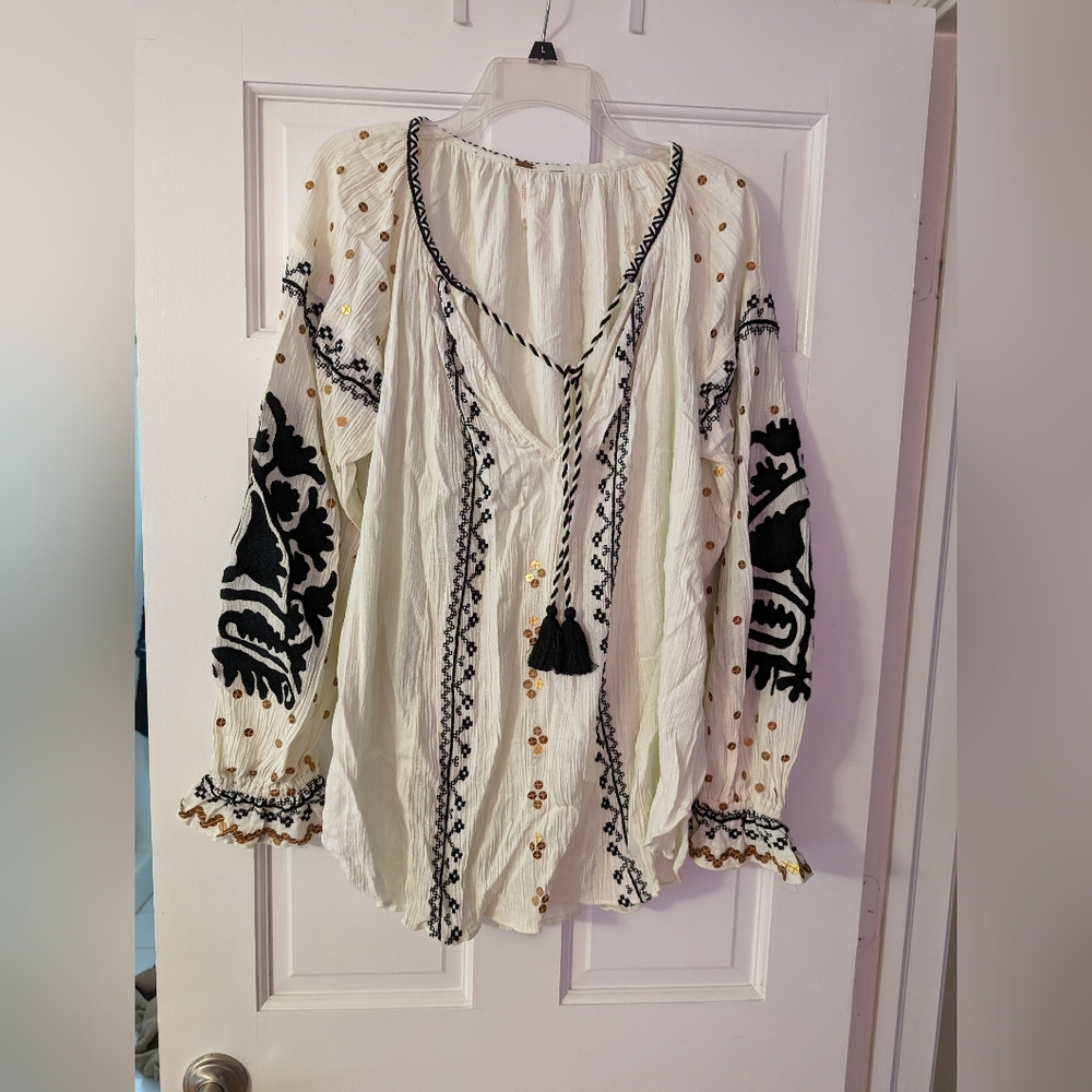 Free People - off-white bell sleeve blouse with embroidery
